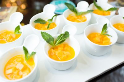 ​适合在奶茶店发的说说喝奶茶时发的说说