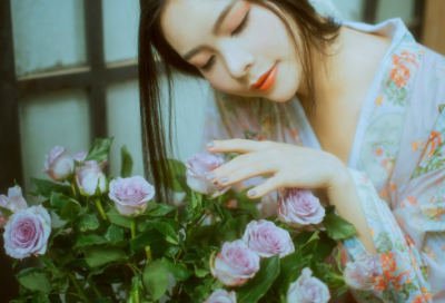 描写人物神态的句子参考